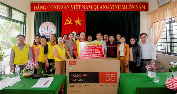Tình Người Quảng Trị khảo sát hỗ trợ trường học sau bão lụt