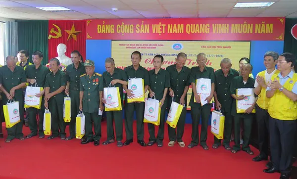 “Câu lạc bộ Tình Người trao tặng tình cảm bao la cho chúng tôi…”
