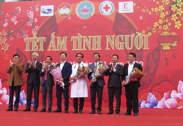 Phóng sự ảnh: Tết ấm Tình Người dâng tặng bà con nghèo