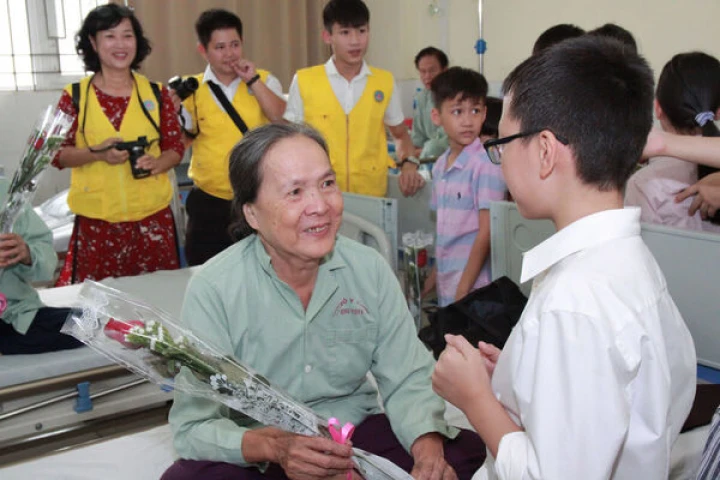 Tình Người lan tỏa các nét văn hóa trí tuệ tại Bệnh viện E Hà Nội