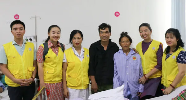 Tình Người trao trái tim yêu thương cho bệnh nhân nghèo