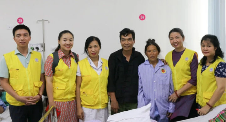 Tình Người trao trái tim yêu thương cho bệnh nhân nghèo