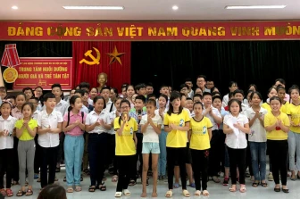 Thăm Trung tâm nuôi dưỡng người già và trẻ em tàn tật