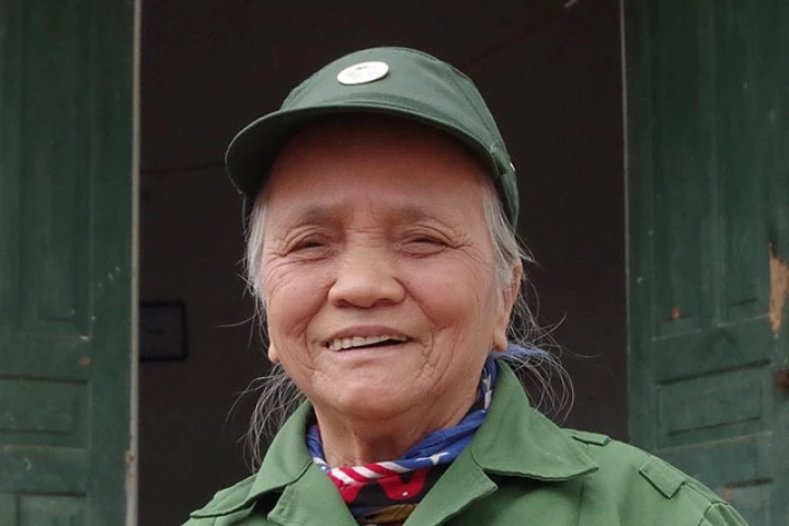 759. Dương Thị Bách